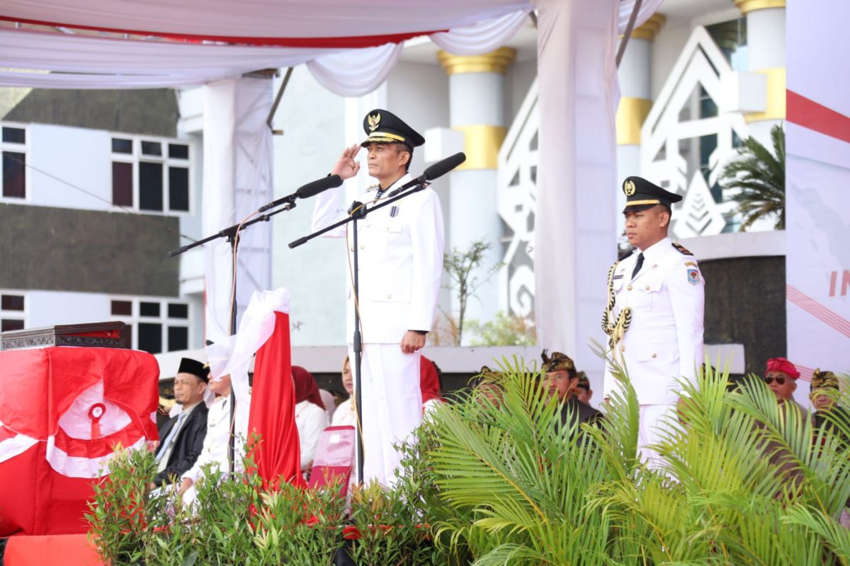 Bupati Loteng ajak isi kemerdekaan dengan membangun pendidikan