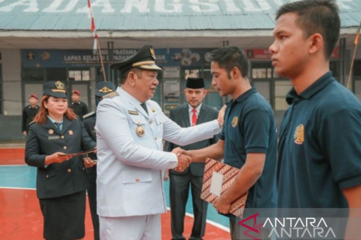 681 warga binaan Lapas Kelas IIB terima remisi HUT RI