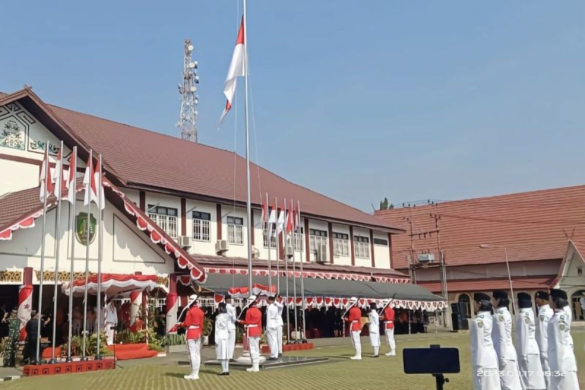 Bupati Bartim: Isi kemerdekaan dengan pembangunan untuk Indonesia Maju