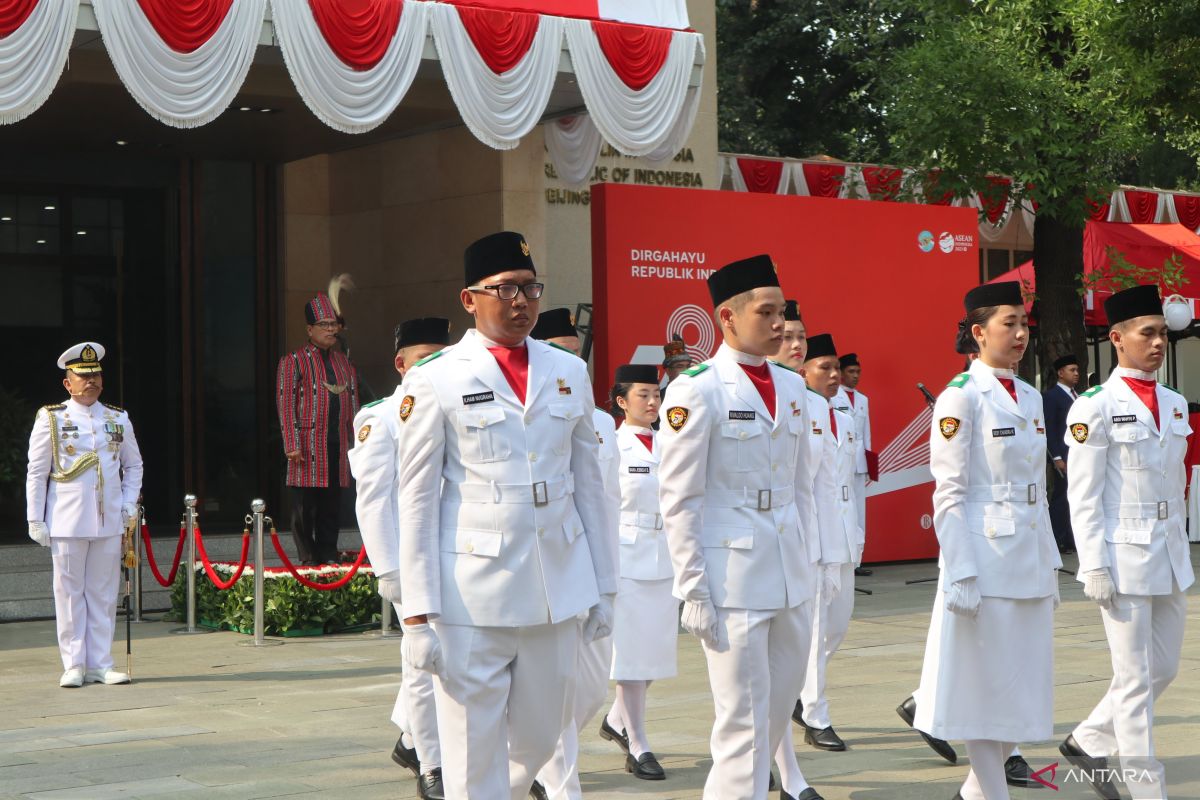 Pakaian adat warnai upacara HUT Kemerdekaan RI di Beijing