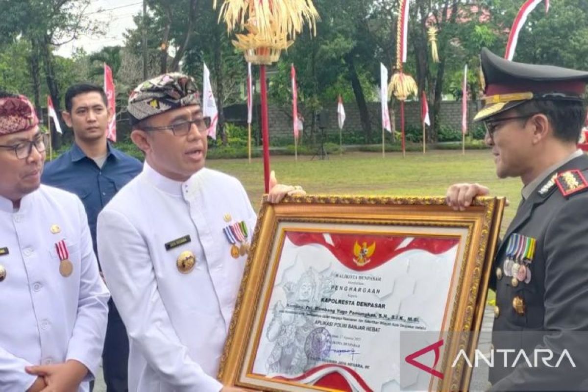 Kapolresta Denpasar terima penghargaan terkait aplikasi Polisi Banjar
