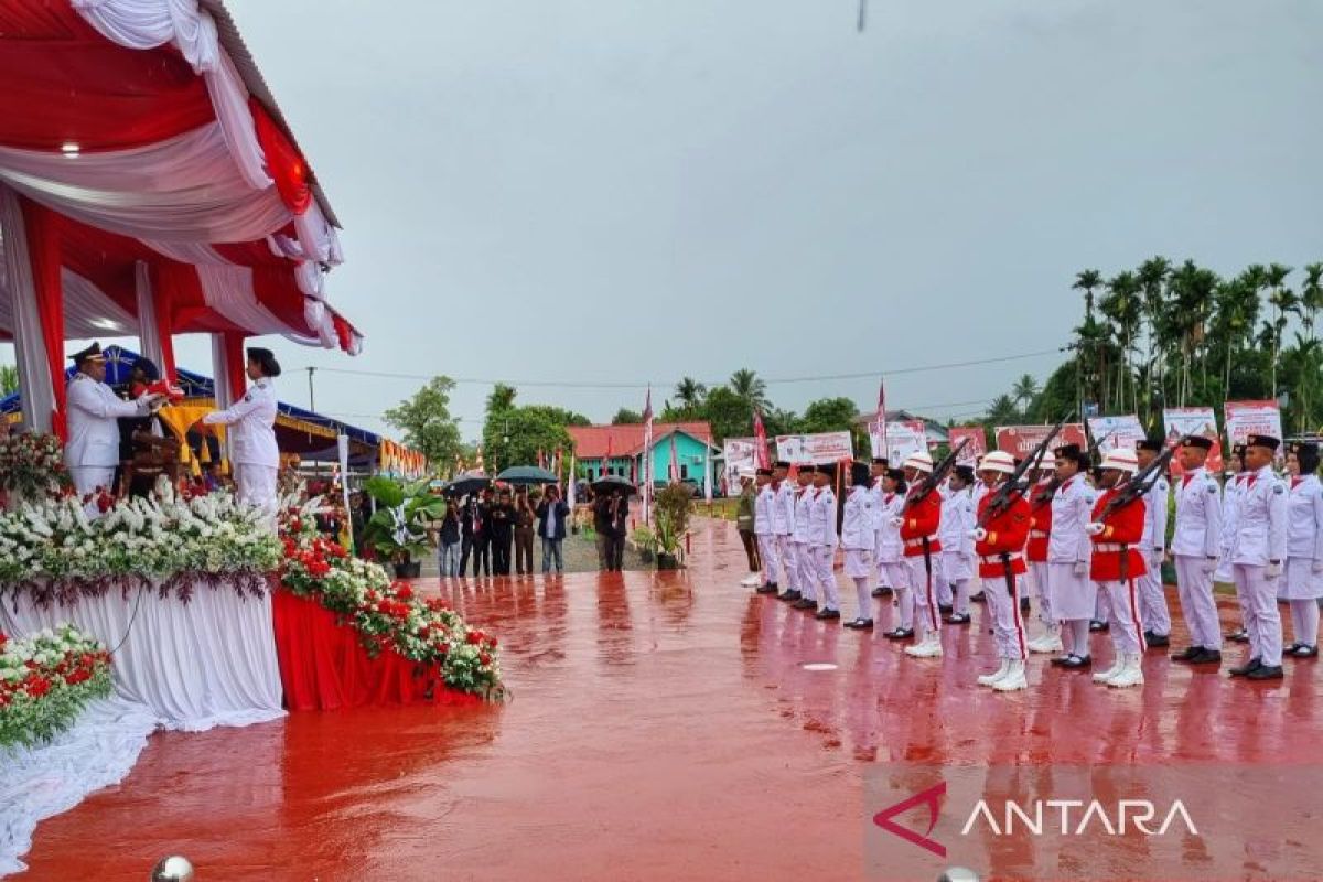 Perayaan HUT RI di Manokwari berjalan khidmat meski diguyur hujan