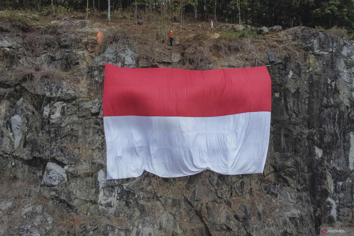 Wali Kota Bengkulu nonaktifkan Camat karena tak pasang bendera