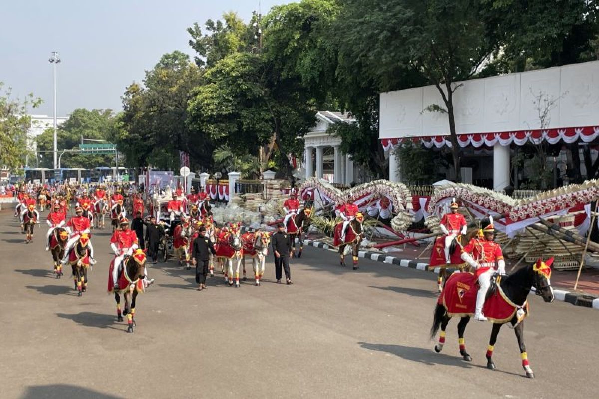 Bendera Merah Putih dan Naskah Teks Proklamasi tiba di Istana Merdeka