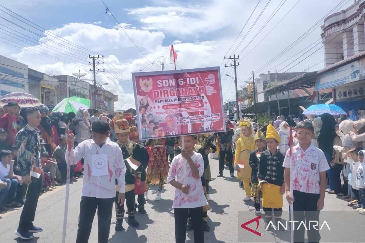 Belasan ribu pelajar di Aceh Timur ikut pawai HUT RI