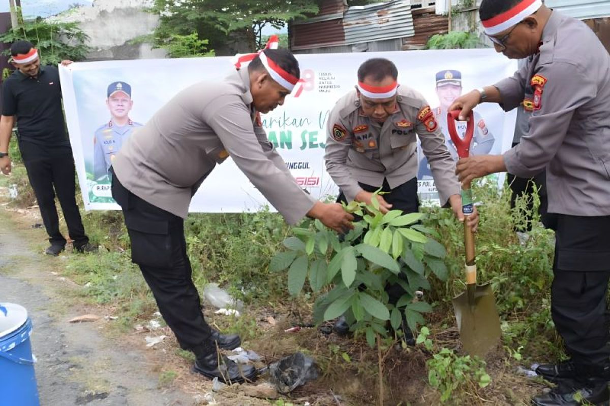 Polresta Palu lakukan penghijauan dengan tanam sebanyak 800 bibit pohon