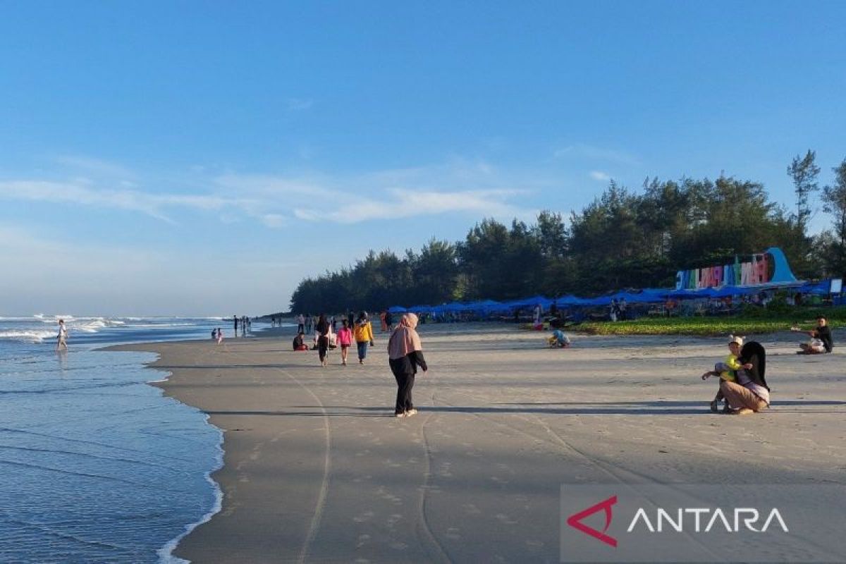 Pemerintah pusat berencana tata wisata Pantai Panjang Bengkulu seperti pantai Bali