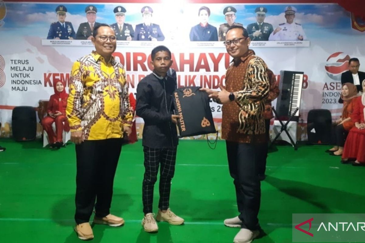 Apresiasi aksi heroik Riski Lamato, Bupati Gorontalo Utara serahkan tabungan pendidikan