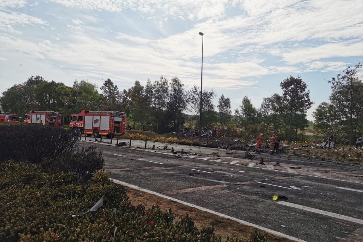 10 orang tewas dalam insiden jatuhnya pesawat ringan di Selangor