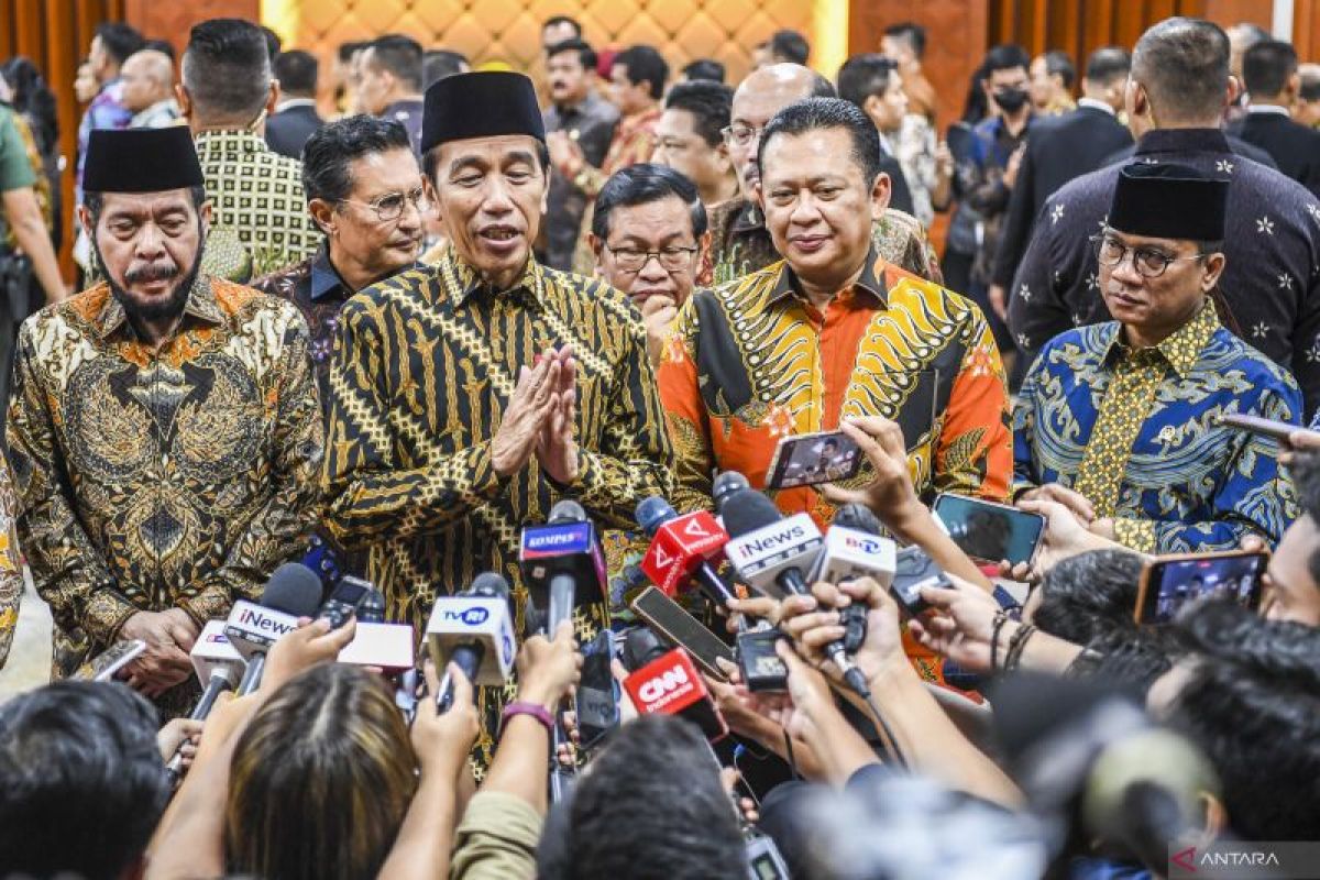 Jokowi terbitkan dua perpres atur tunjangan kinerja dan khusus pegawai KPK