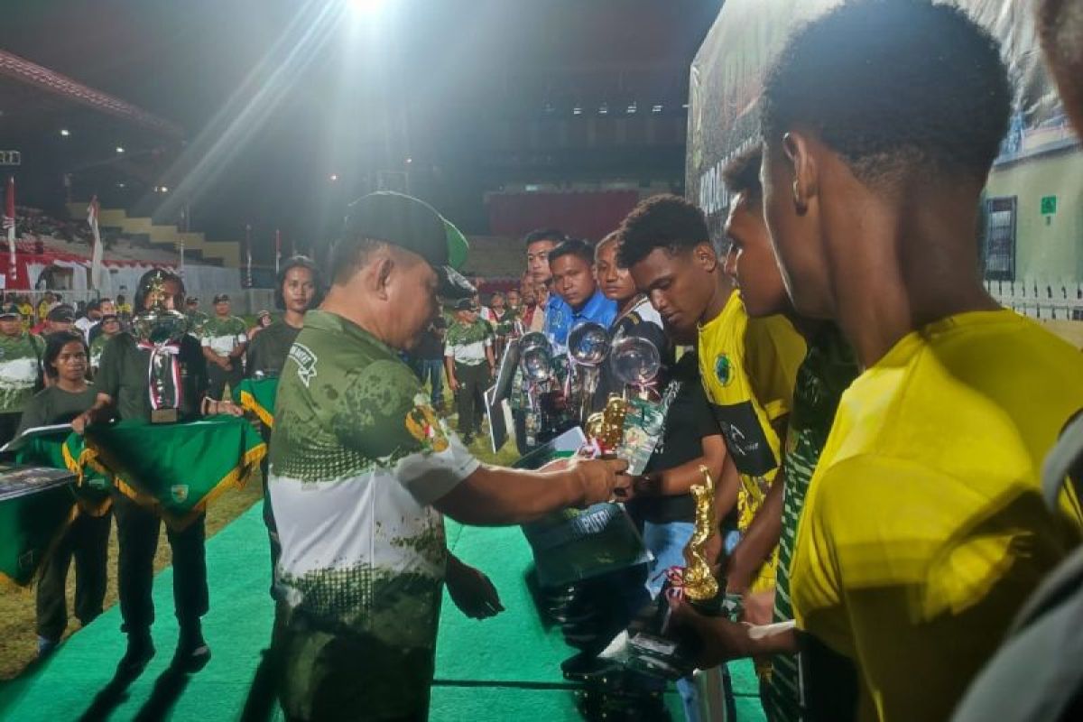 Kasad rekrut juara voli dan sepak bola Papua menjadi anggota TNI-AD