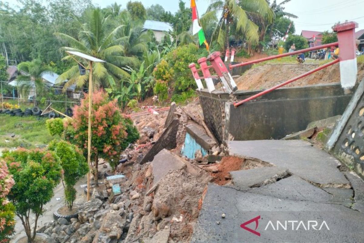 Tiga desa di Bengkulu Utara terdampak tanah longsor dan banjir