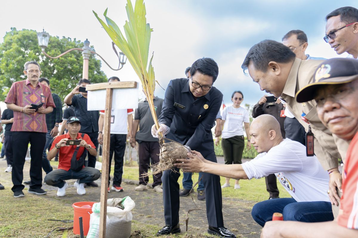 Kirab Pemilu di Kabupaten Badung diakhiri dengan penanaman pohon