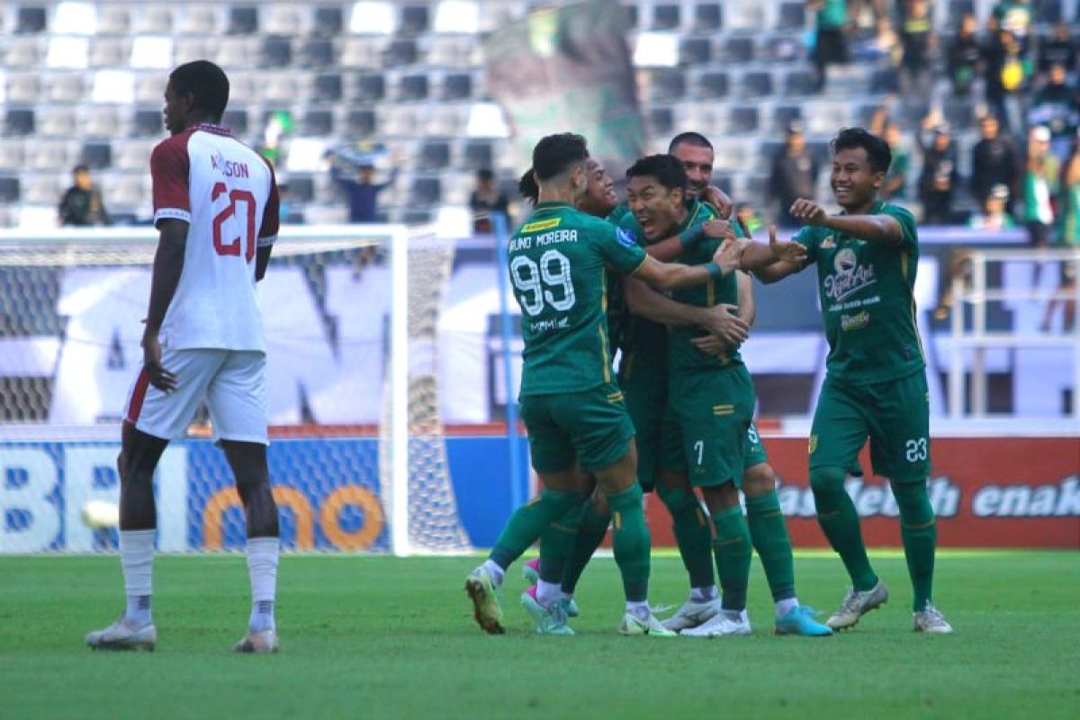 Sepak Bola - Gol tunggal Song bawa Persebaya Surabaya menang atas PSM Makassar
