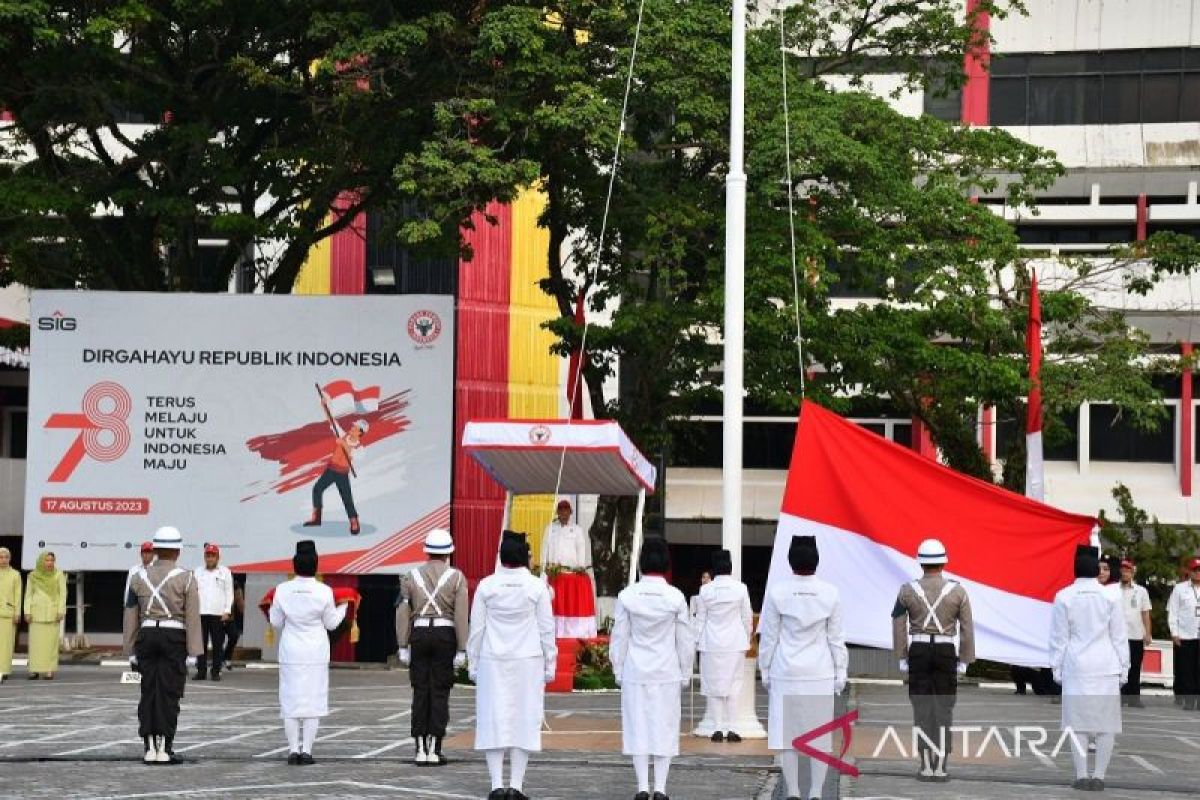 Tampilkan srikandi sebagai petugas upacara, HUT RI ke-78  di Semen Padang berlangsung khidmat  dan meriah