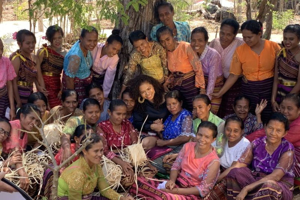 Memberdayakan perempuan di timur Indonesia lewat anyaman