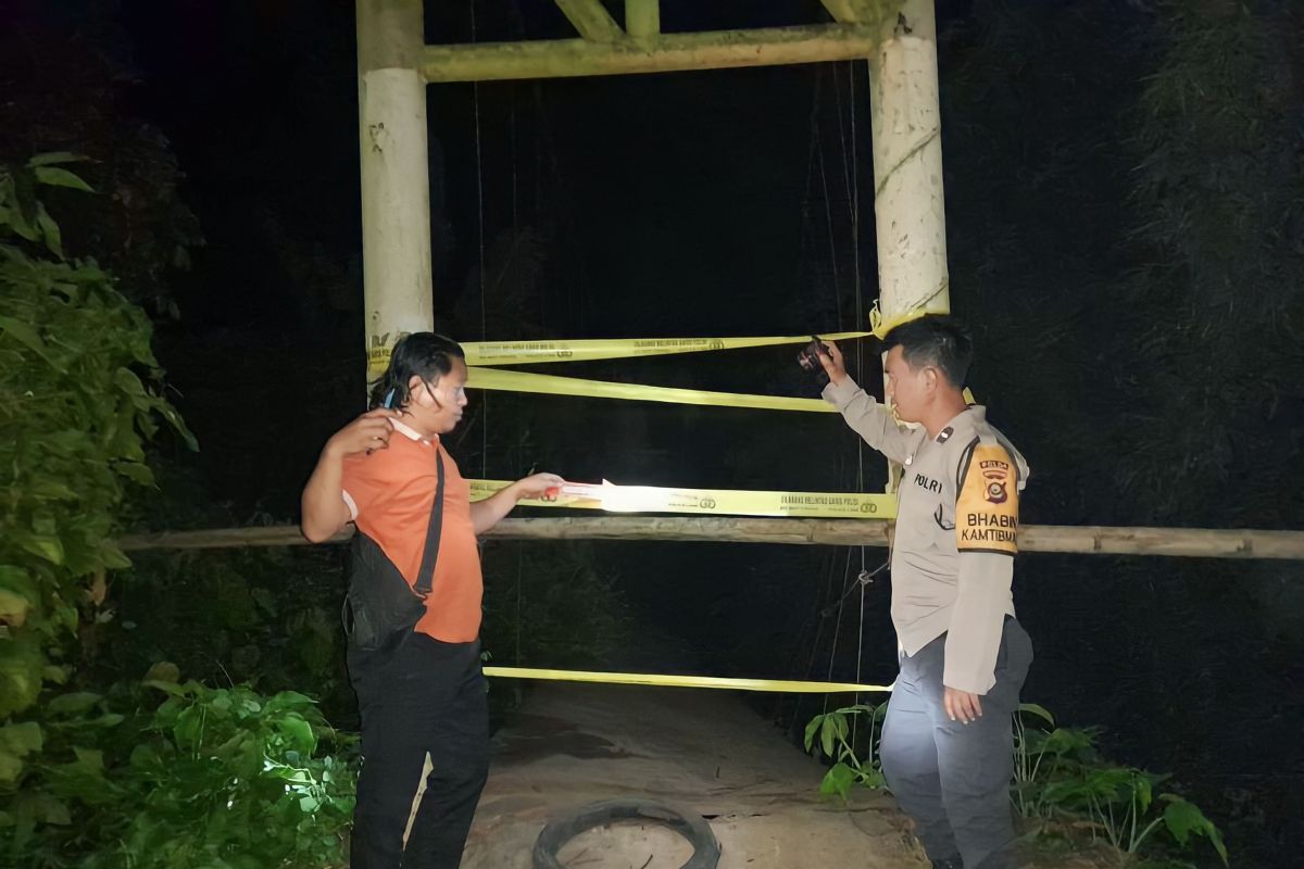 Jembatan gantung putus saat lomba  renang HUT RI di OKU Sumsel