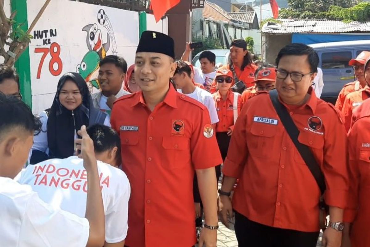 Cak Eri blusukan ke kampung di Surabaya sosialisasikan Ganjar