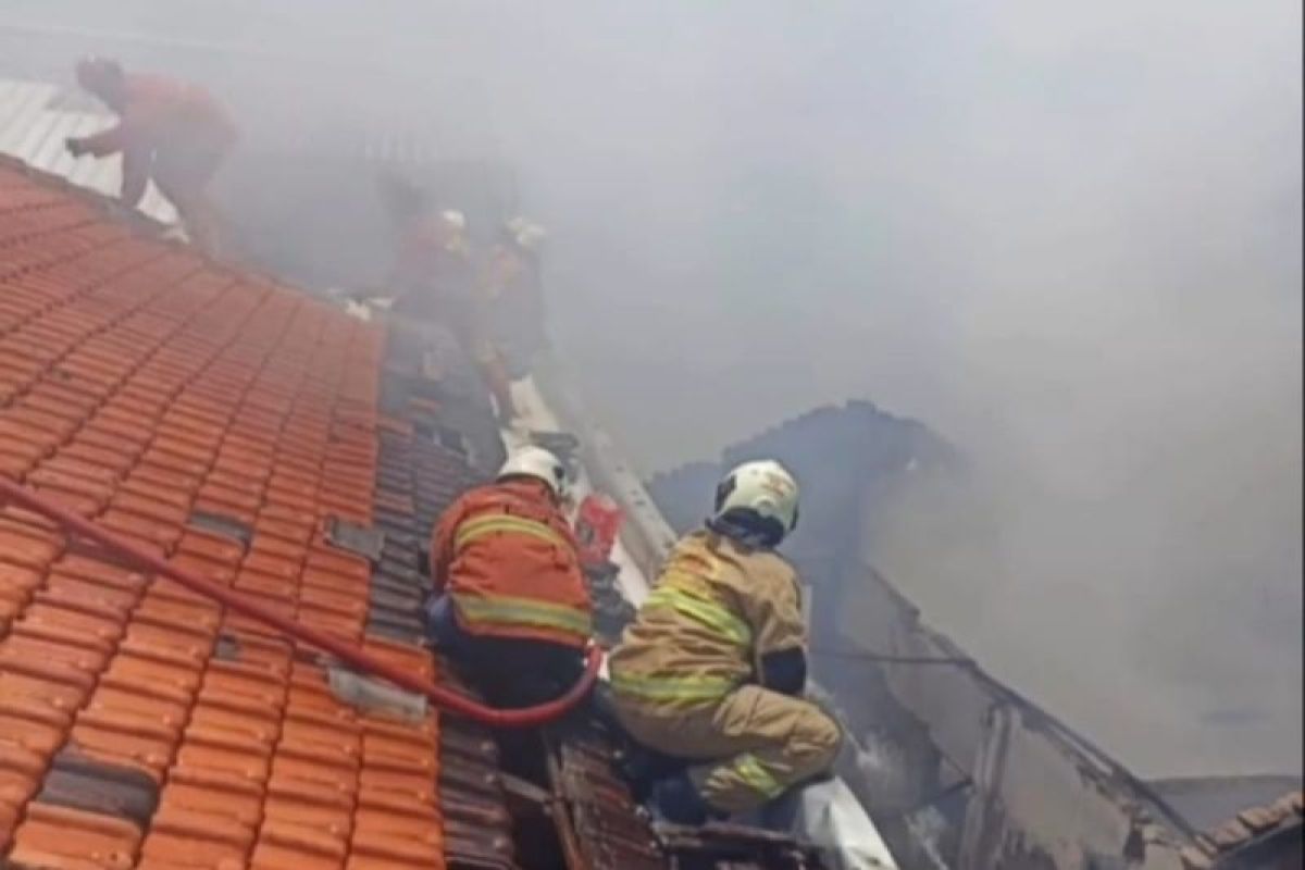 Warga Surabaya diimbau lapor ke layanan CC 112 jika ada kebakaran