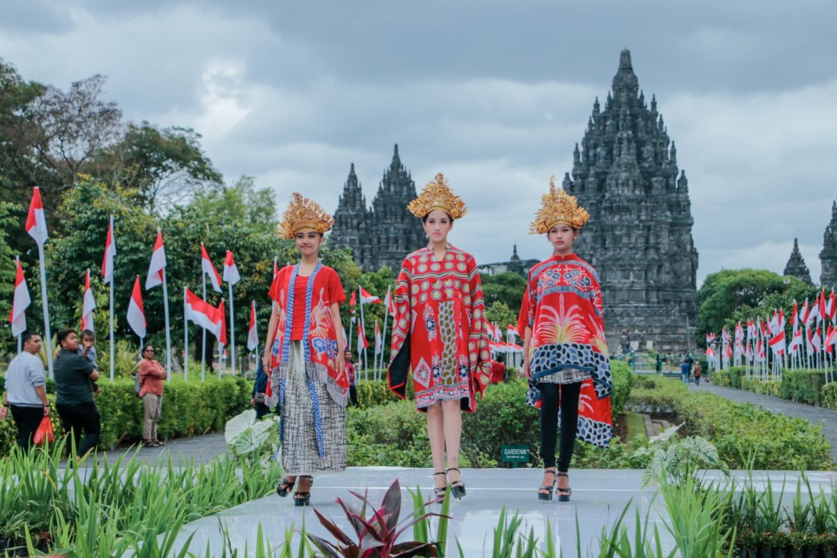 Prambanan "Catwalk Nusantara" usung potensi kain asli Indonesia
