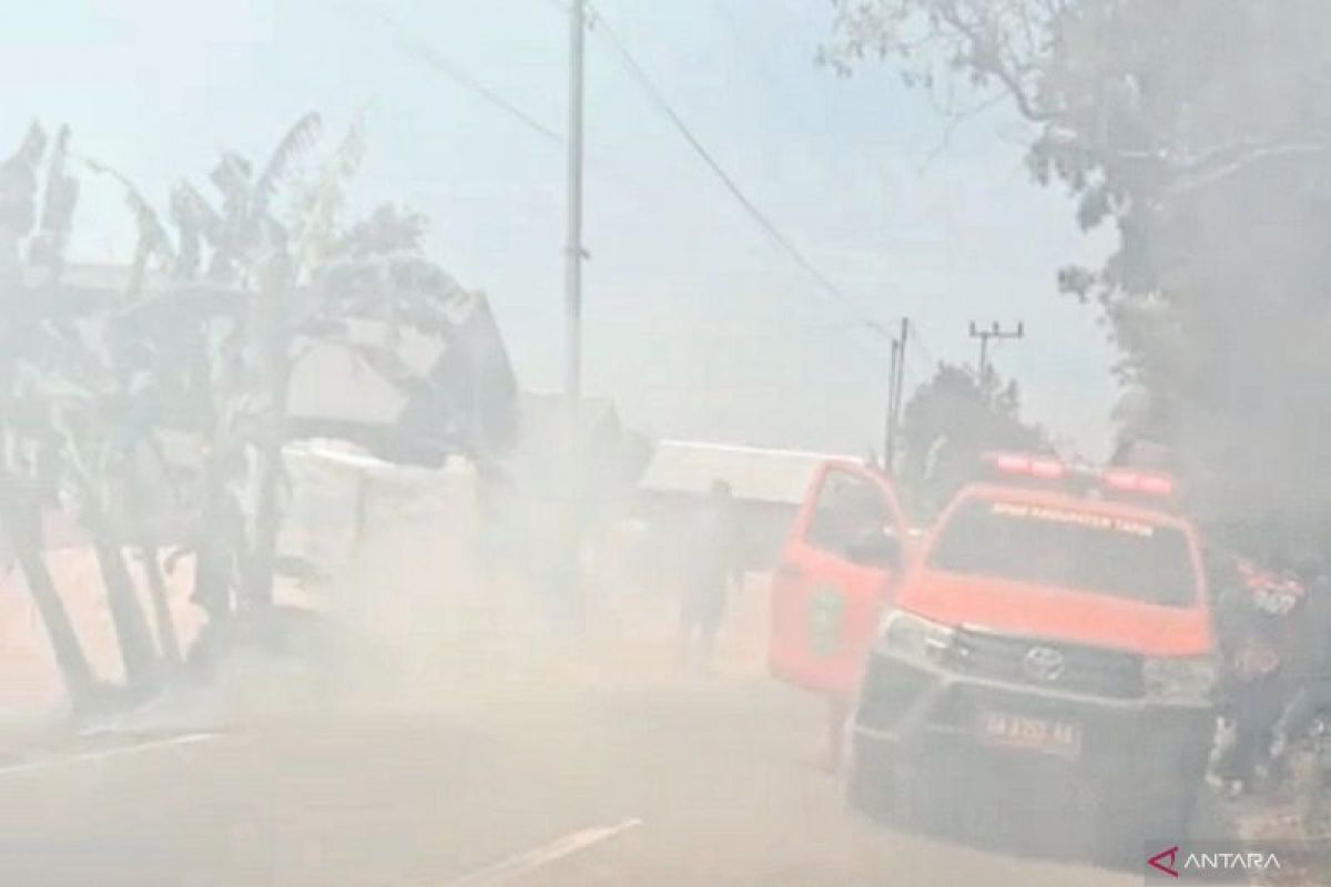 Karhutla hampir lalap pemukiman warga di Tapin