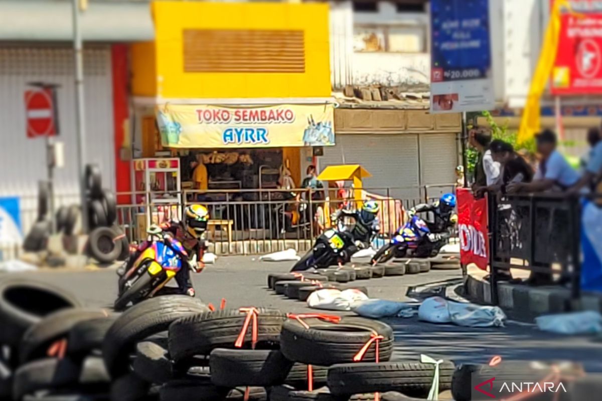 Ratusan pembalap motor unjuk kebolehan di Kejurprov Jatim