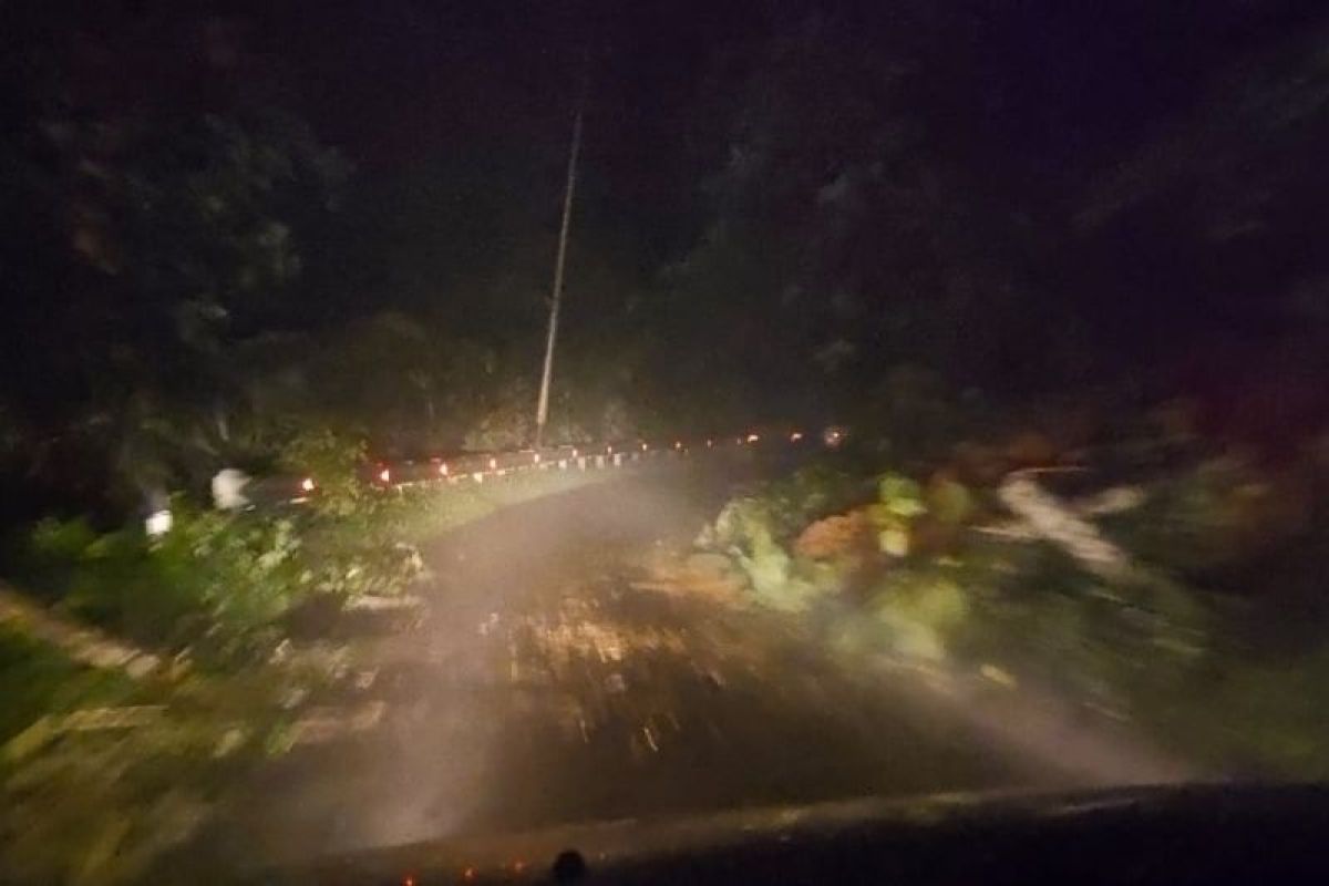 Arus lalu lintas menuju Talamau kembali lancar usai longsor