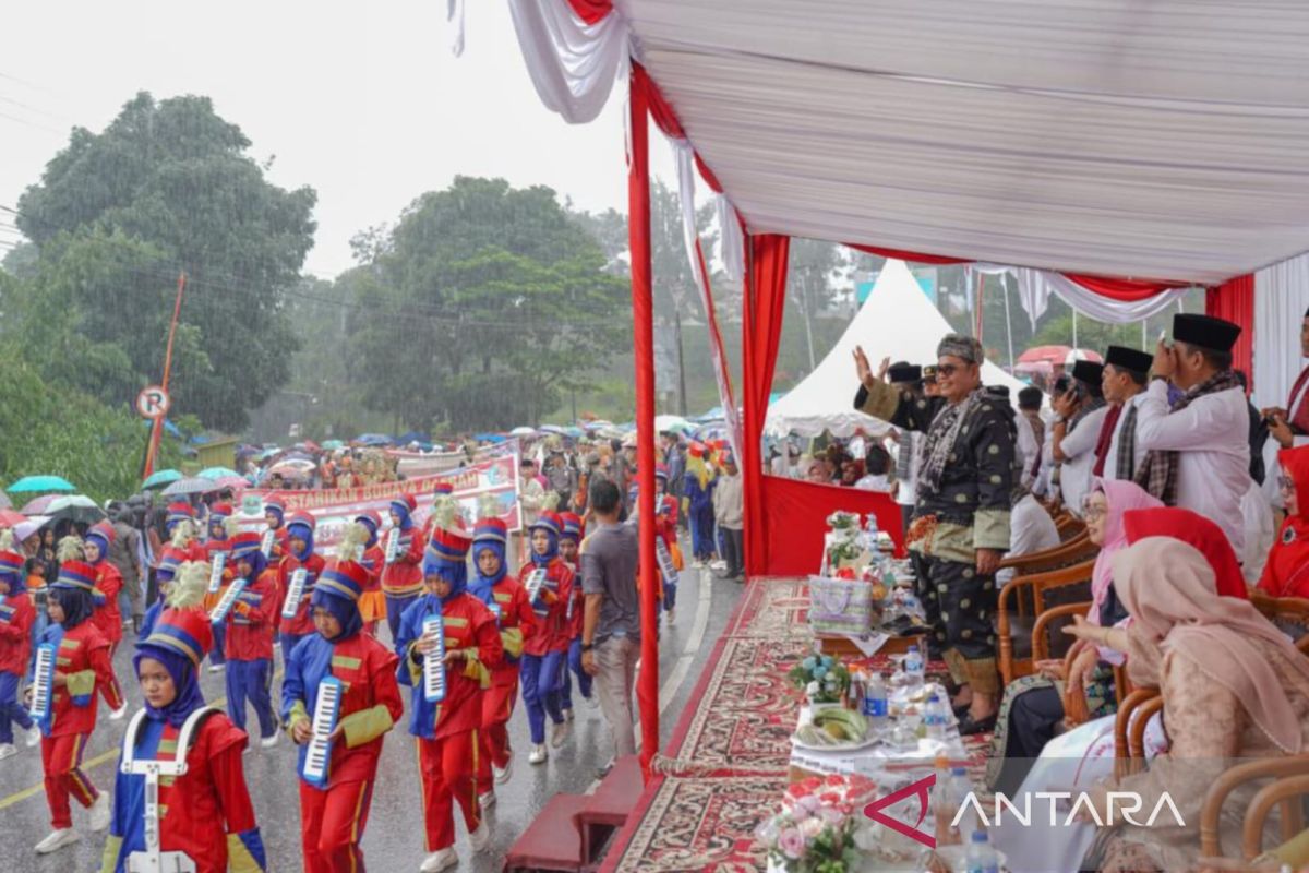 Pawai alegoris meriahkan perayaan HUT ke-78 RI di Kabupaten Solok