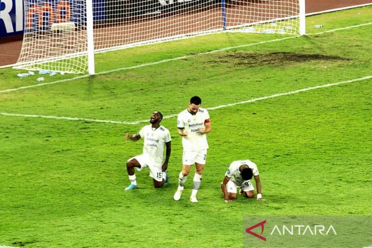 Liga 1 - Dua penalti bawa kemenangan Persib atas PSIS