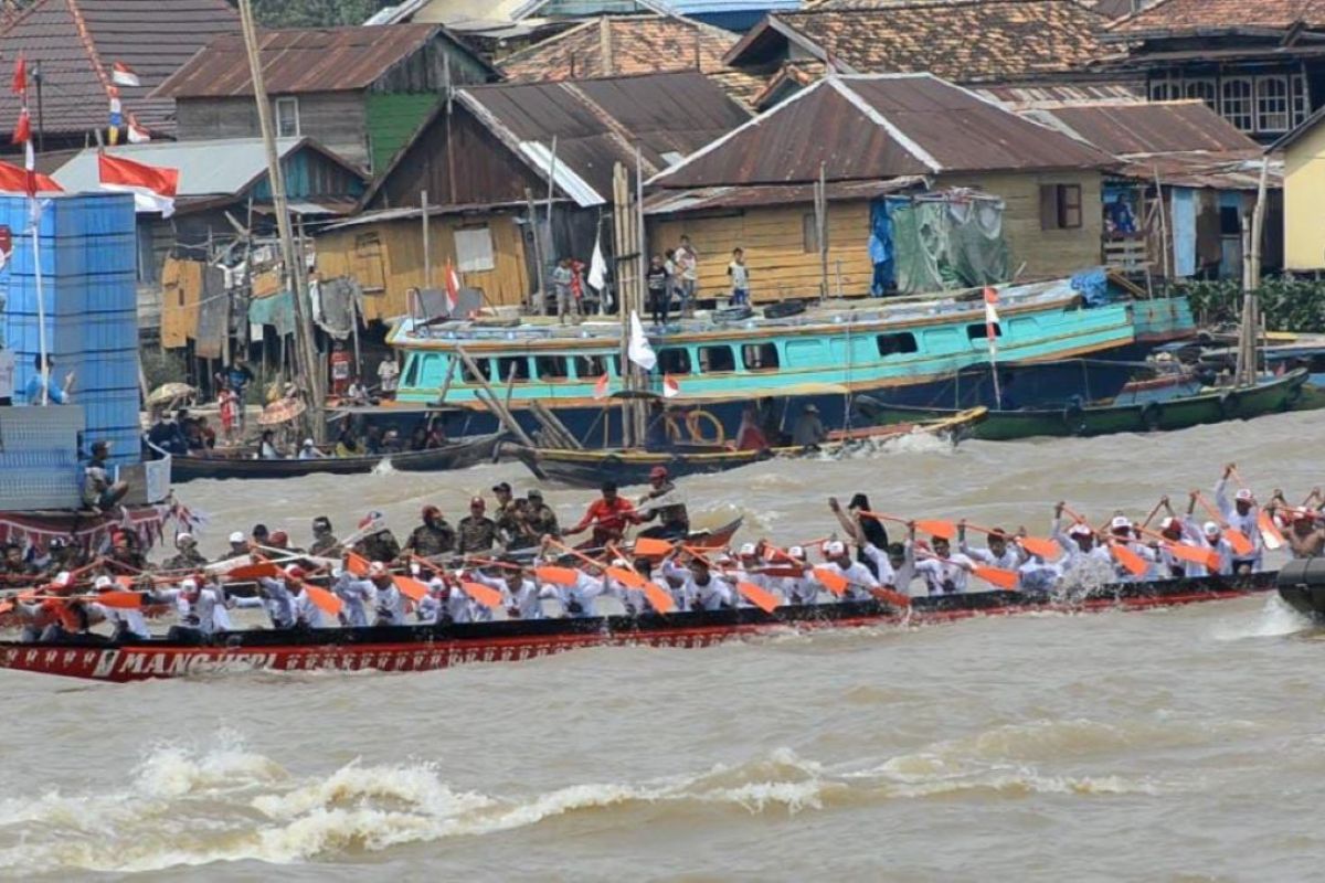 Lomba bidar dan perahu hias meriahkan HUT Kemerdekaan di Palembang