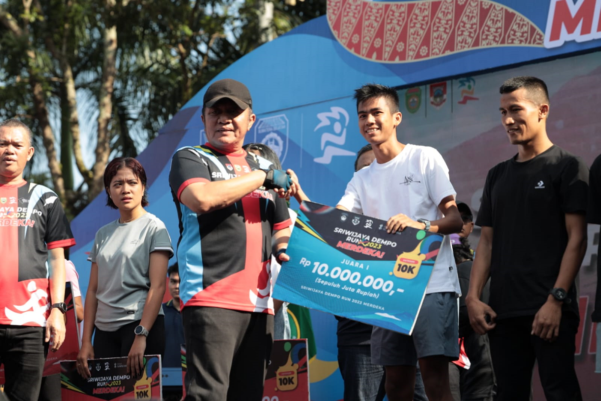 Pelari Ikbal dan Silvia juarai Sriwijaya Dempo Run 2023