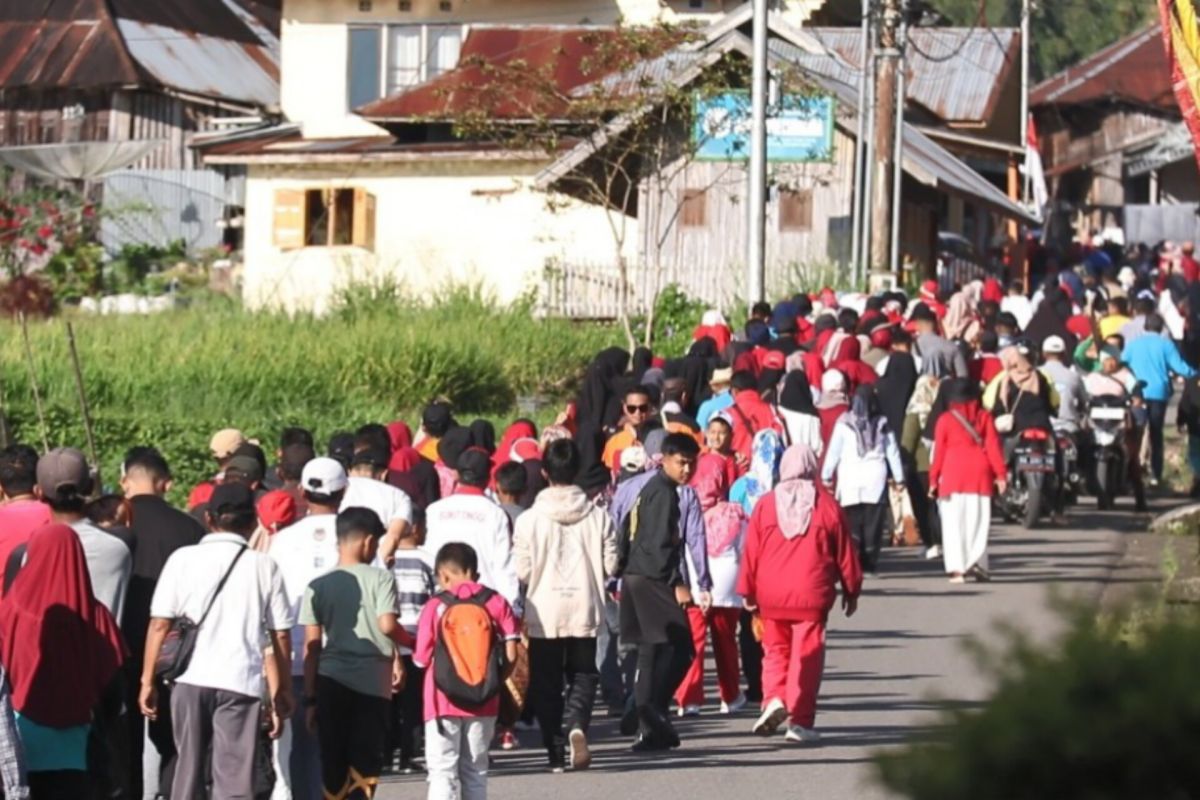 Ribuan warga Agam ikuti jalan santai Pesta Rakyat Sajuta Janjang Lereng Singgalang