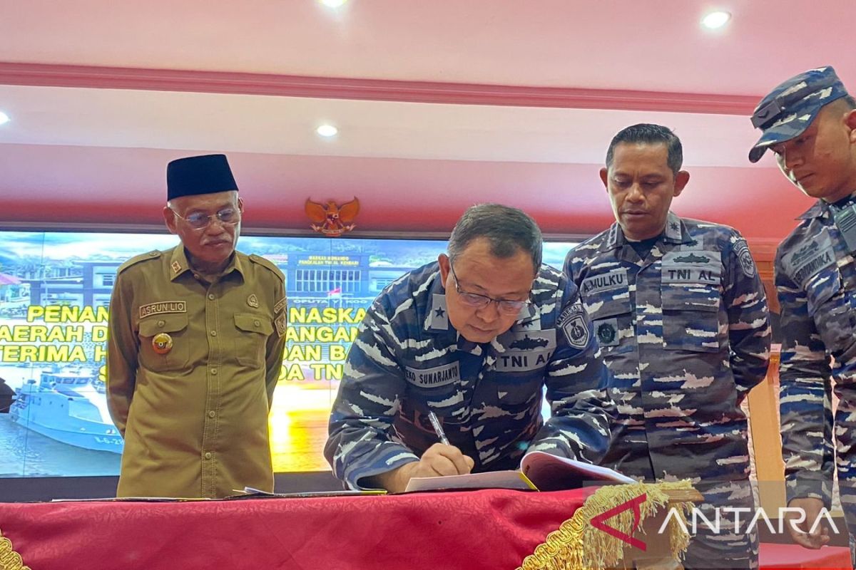 Pemprov Sulawesi Tenggara resmi hibahkan tanah dan bangunan Mako Lanal Kendari
