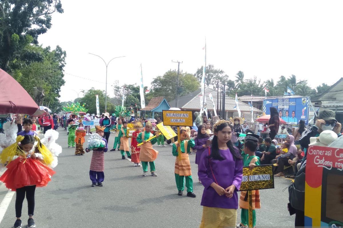 Pawai karnaval di Bangka momen tingkatkan pendapatan pedagang mikro