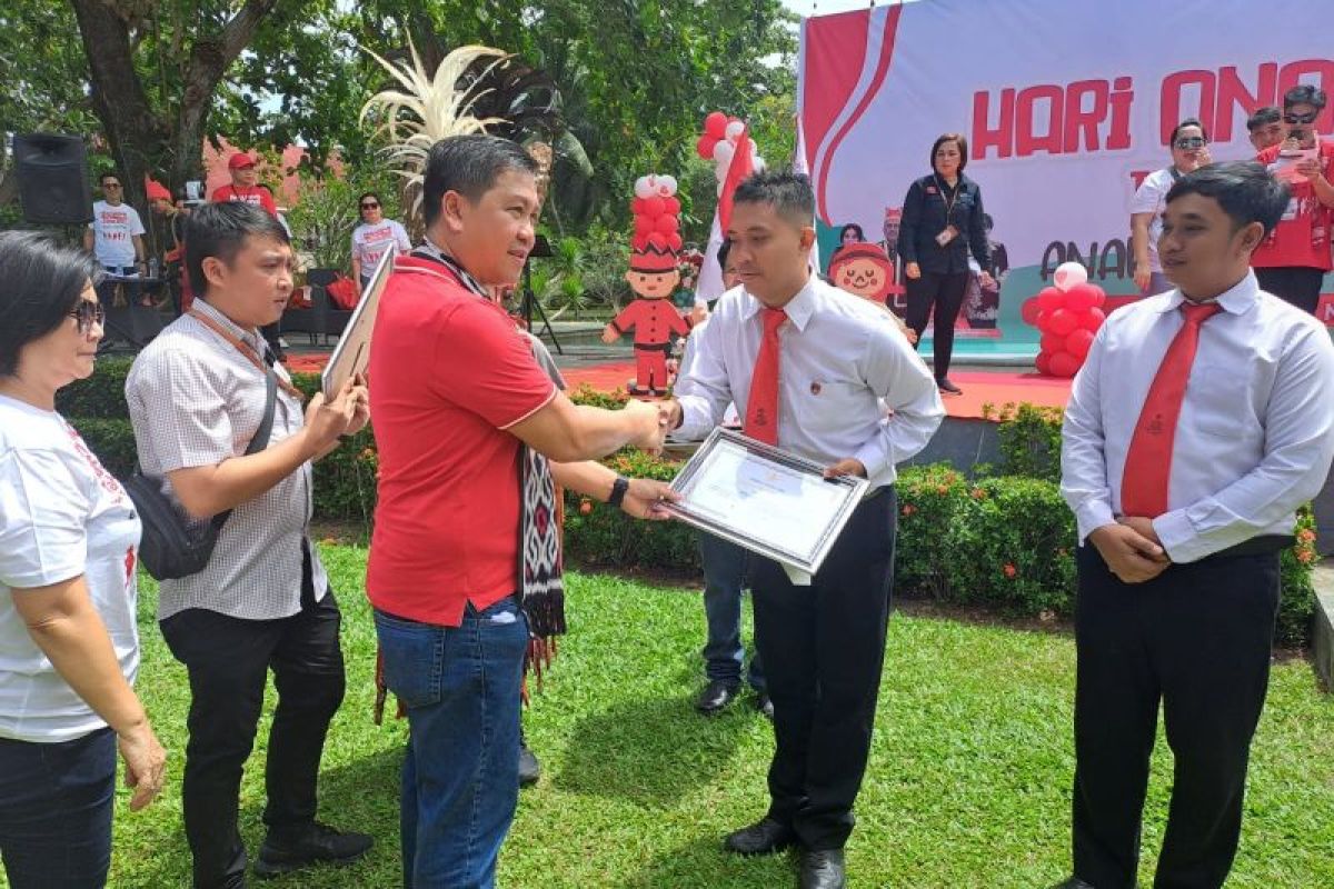 Lima Personel Polisi  berprestasi  dapat penghargaan Gubernur Sulut
