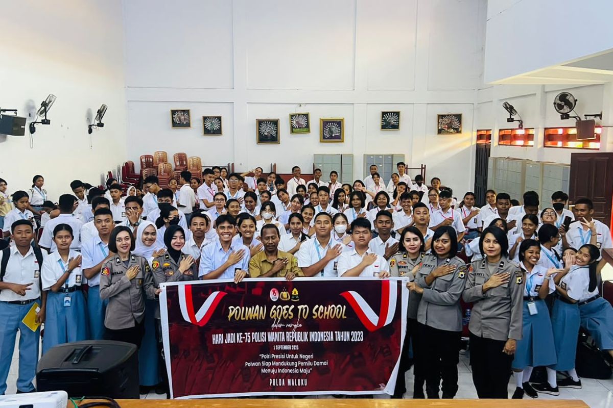 Polwan Polda Maluku sosialisasi bijak bermedia sosial kepada pelajar