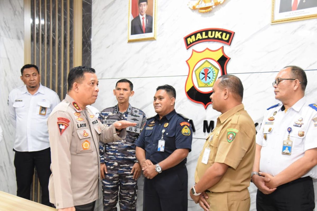 Polda Maluku  inventarisir kapal tidak beroperasi di Teluk Ambon