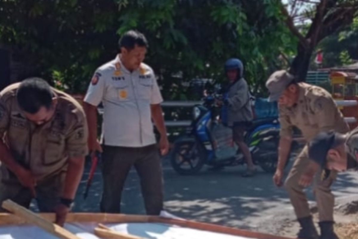 PDIP Surabaya: Seharusnya penertiban baliho caleg ada sosialisasi