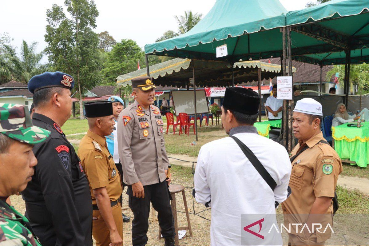 Pastikan berjalan kondusif, Kapolres Madina tinjau Pilkades di Pantai Barat