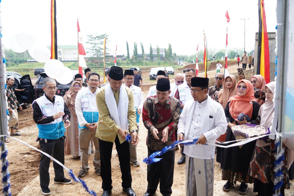 PLN Peduli hadir, para santri Ponpes Al Baroqah Dhamasraya nikmati internet pintar dan pustaka digital