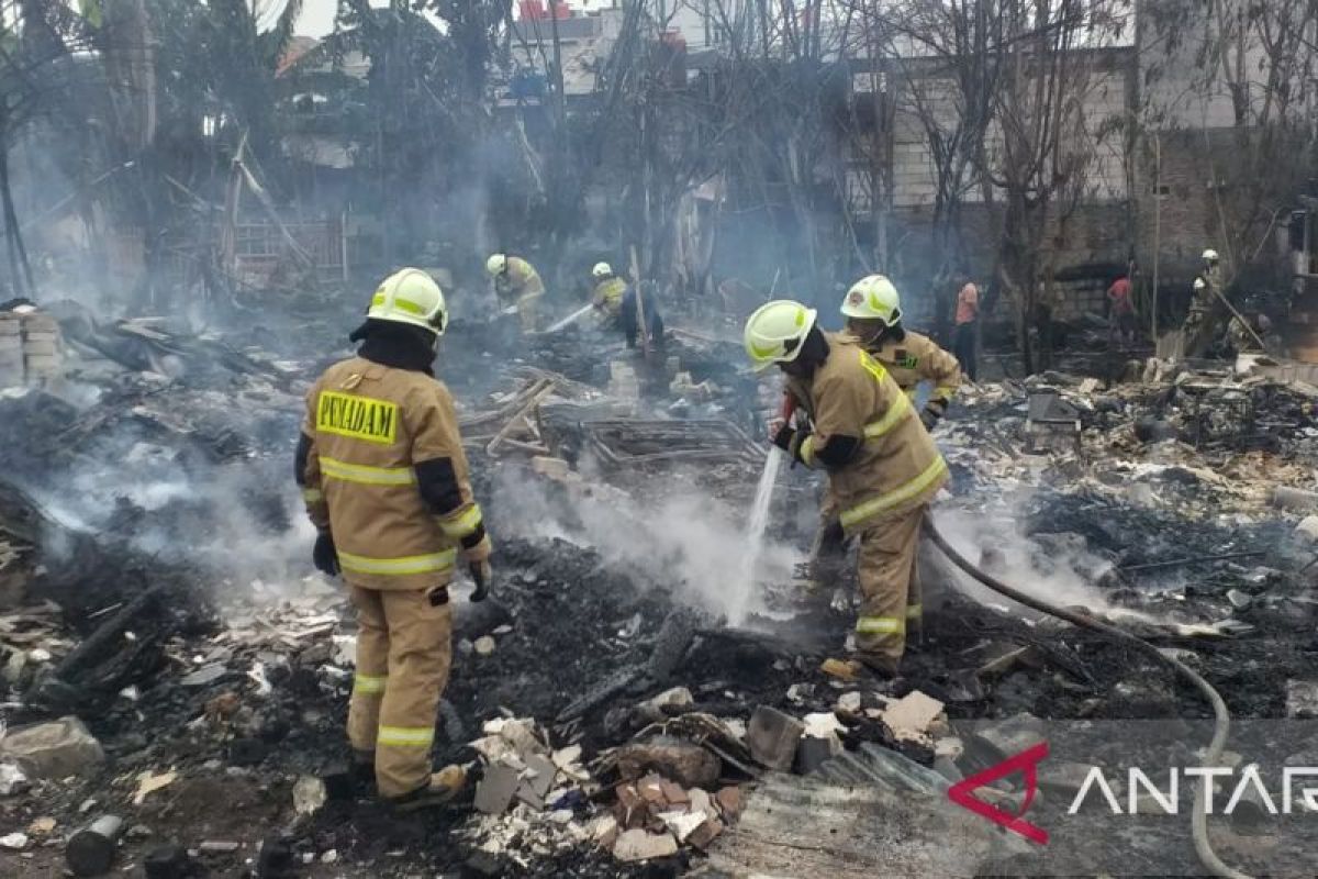 Kebakaran melanda permukiman warga di Rawabuaya