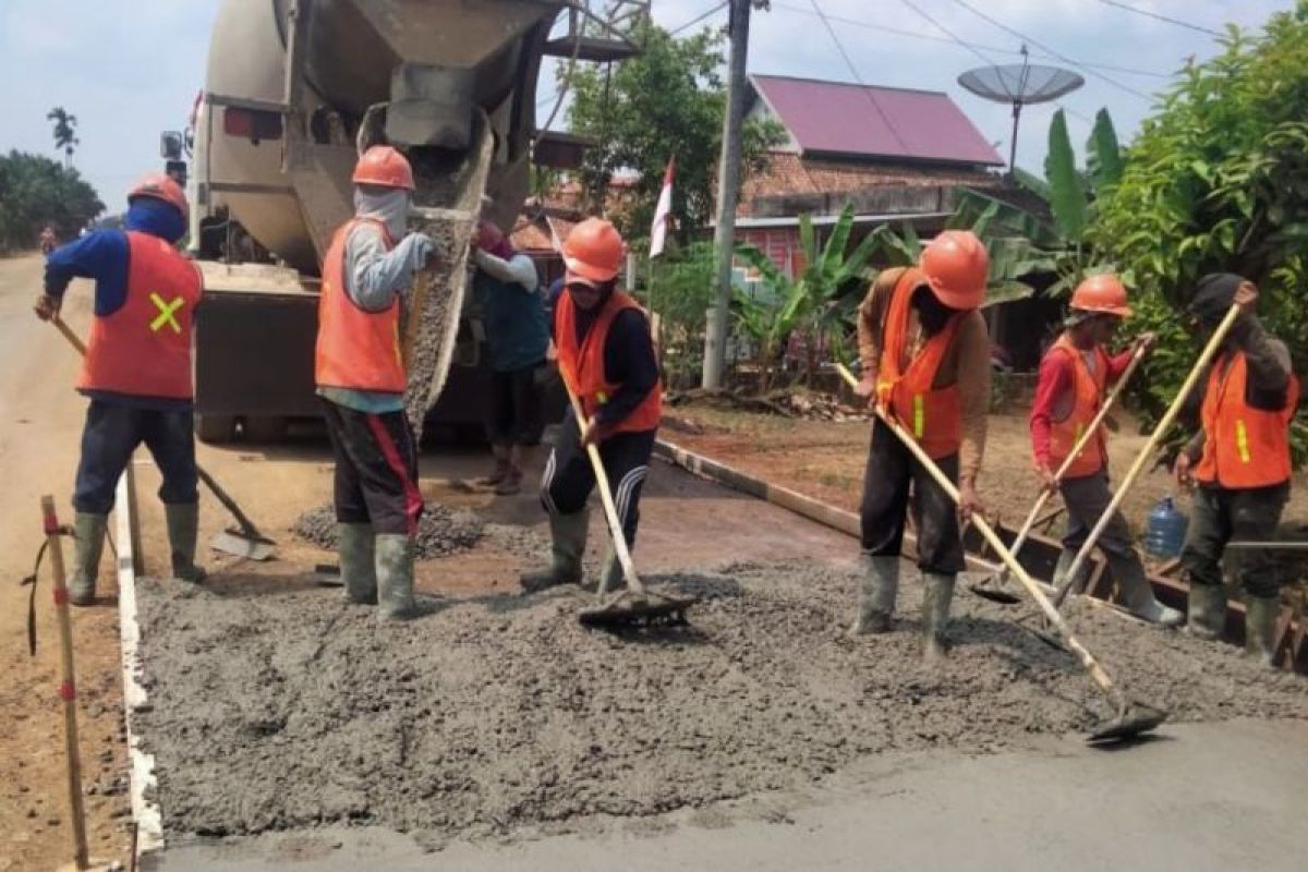 SKK Migas dan KKKS bangun jalan beton di Tanjungjabung Timur