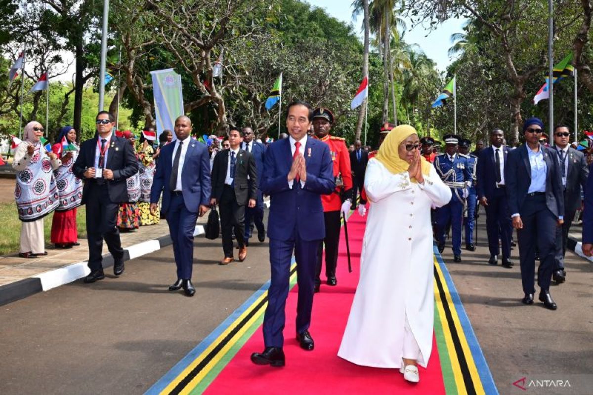 Presiden Jokowi ikuti upacara penyambutan kenegaraan di Tanzania
