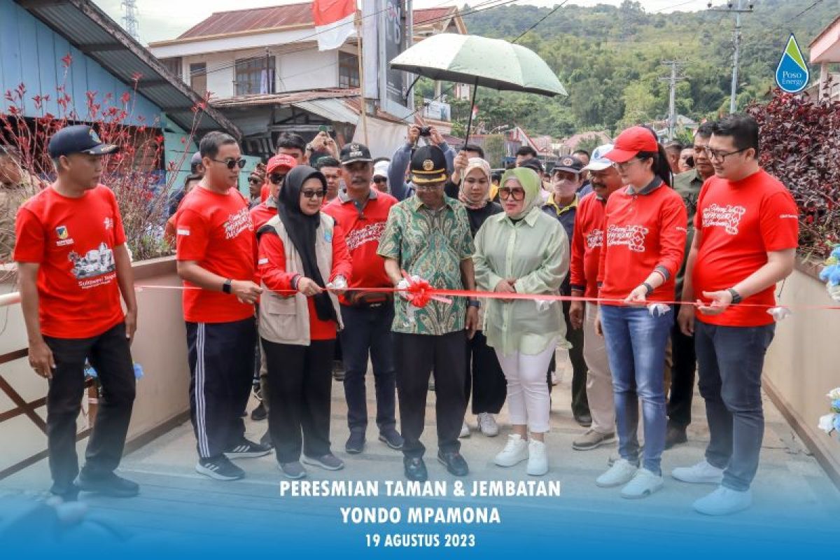 Gubernur Sulteng resmikan Taman dan Jembatan Yondom Pamona bantuan Poso Energy
