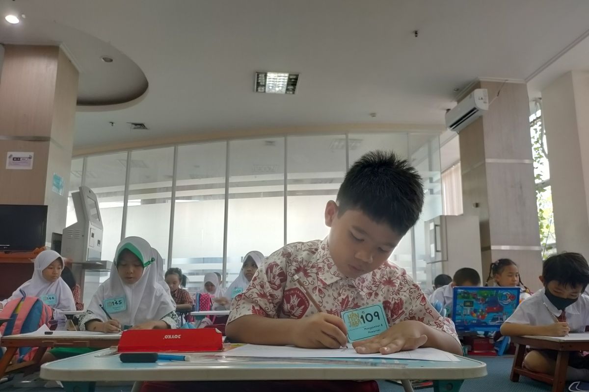 Jakbar tanamkan budaya literasi kepada anak sekolah lewat "Hanjaba"  