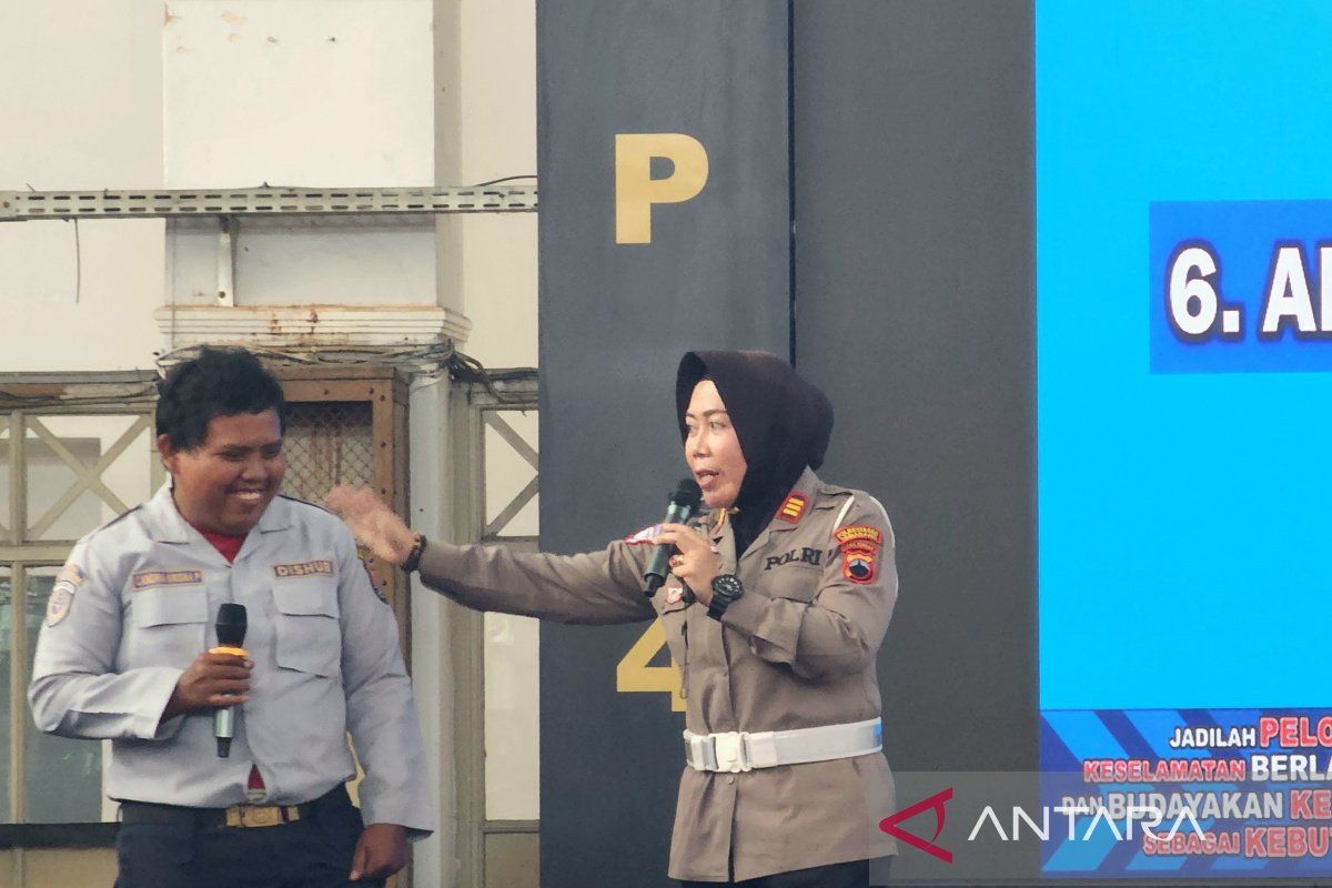 KAI  sosialisasikan keselamatan ke penjaga perlintasan dan sopir truk