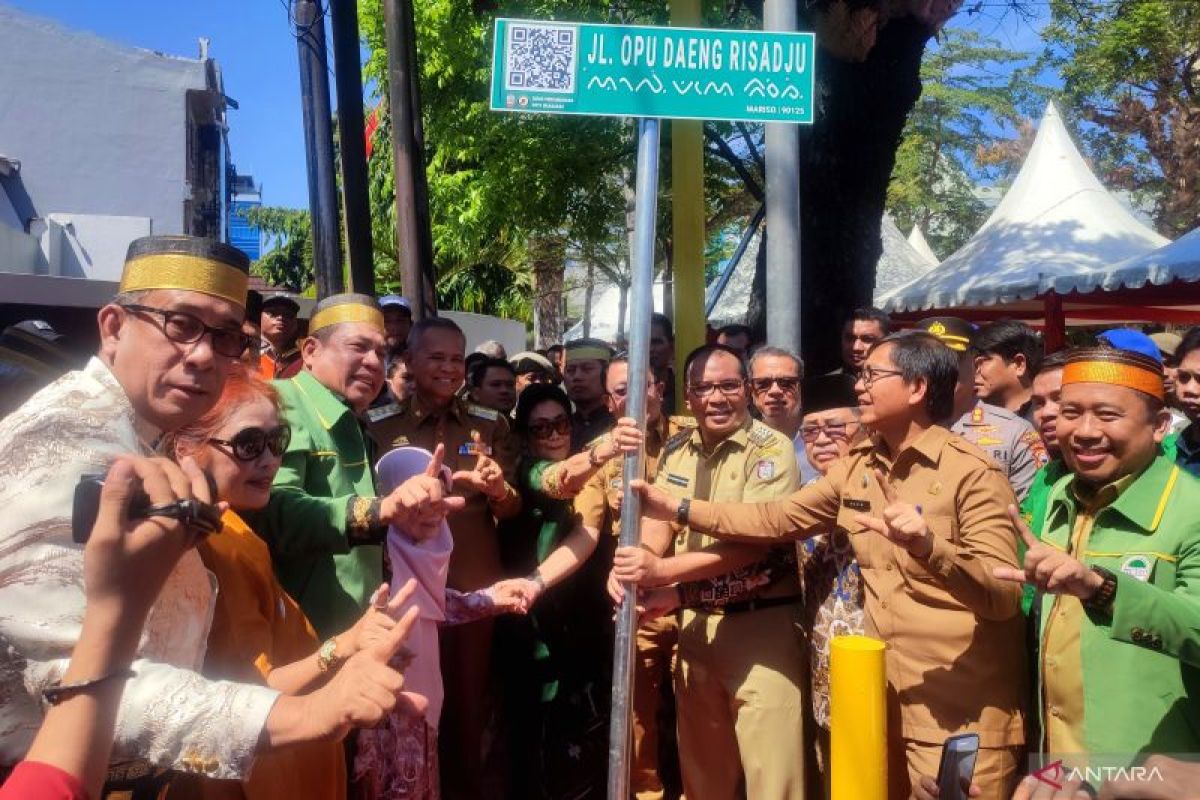 Wali Kota Makassar meresmikan penggunaan nama Jalan Opu Daeng Risadju