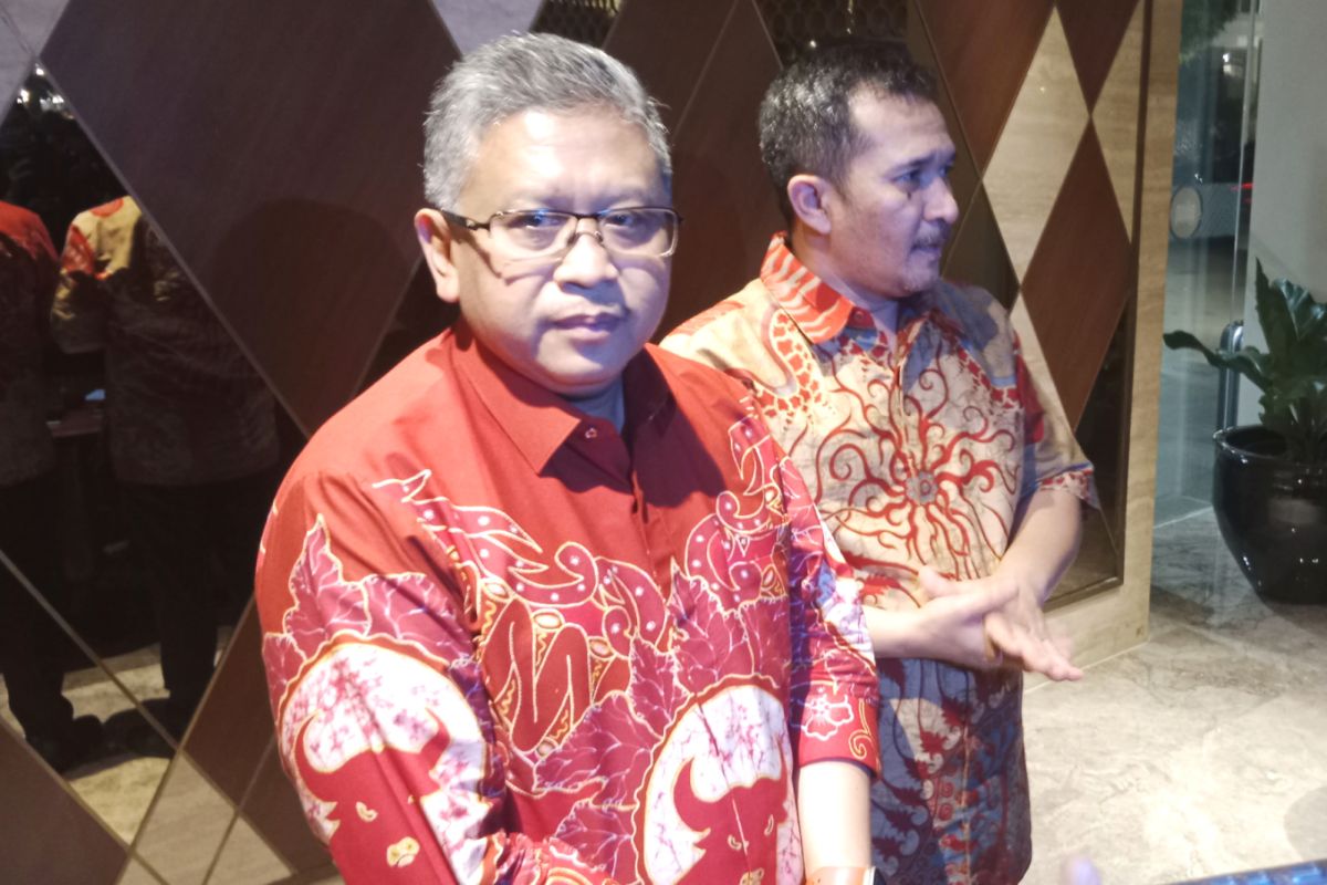 Hasto sebut wacana duet Ganjar Pranowo dan Anies Baswedan kewenangan Megawati