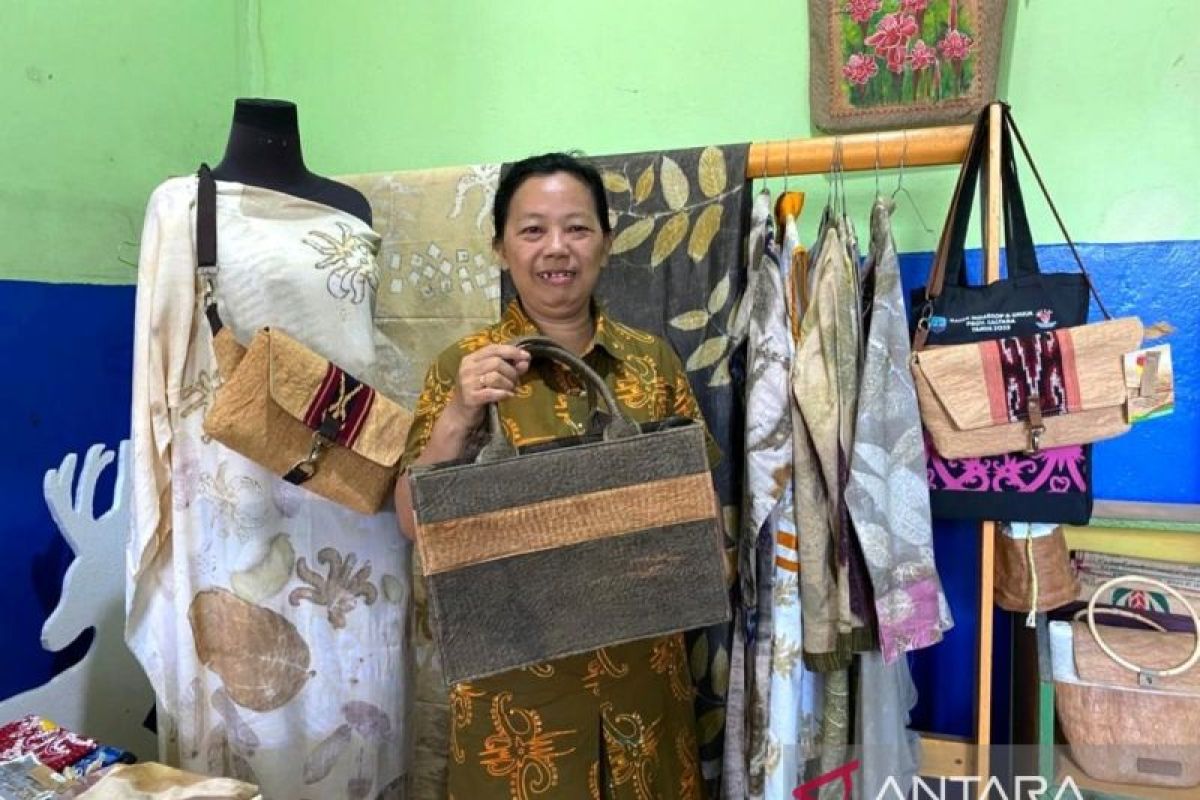 Mengubah kulit kayu terap menjadi produk "fashionable" layak jual