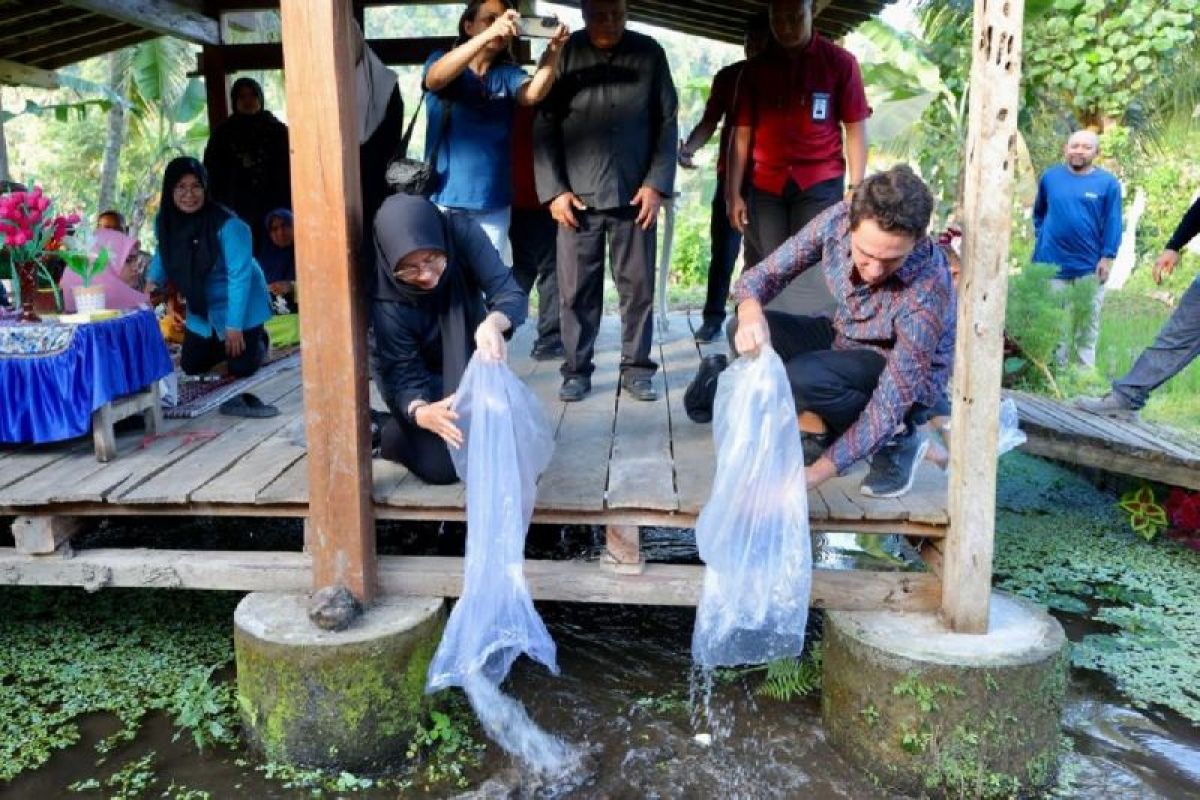Banyuwangi Jatim kerja sama dengan Sungai Watch untuk tangani sampah